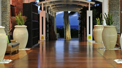 Peppers Palm Cove - night lobby