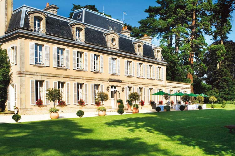 Chateau de Cheneviere